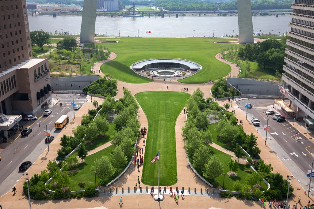 After $380-Million Renovation, the St. Louis Arch Reopens - Galerie