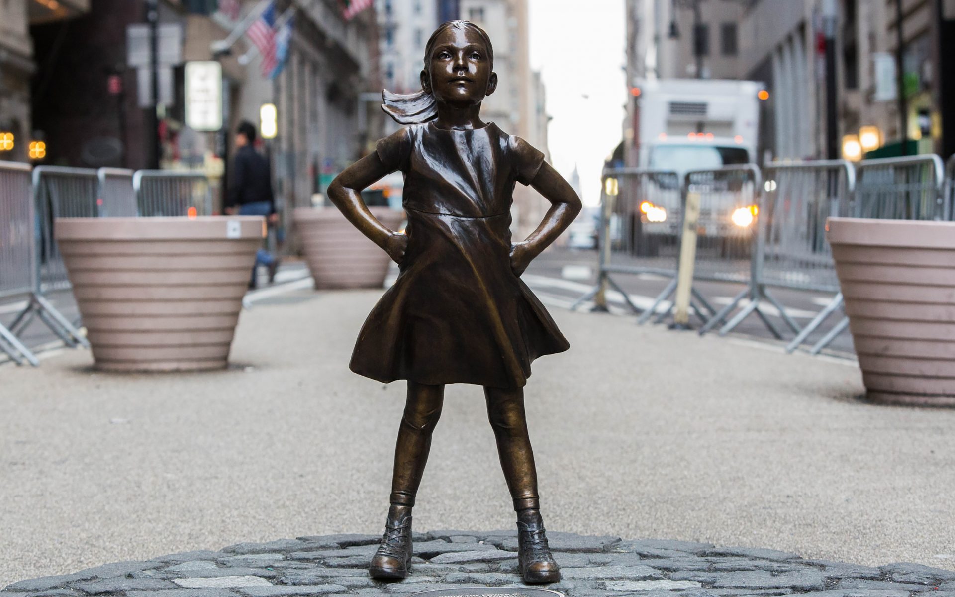 Wall Street's Famed 'Fearless Girl' Sculpture Heads to Ireland - Galerie
