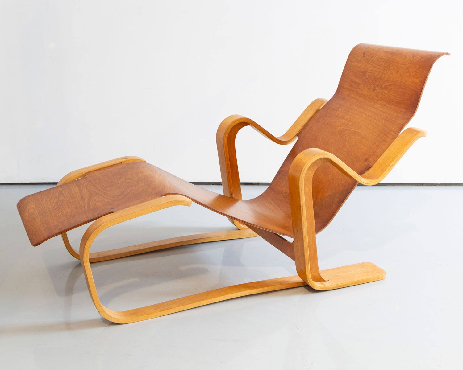 A long chair designed by Marcel Breuer.