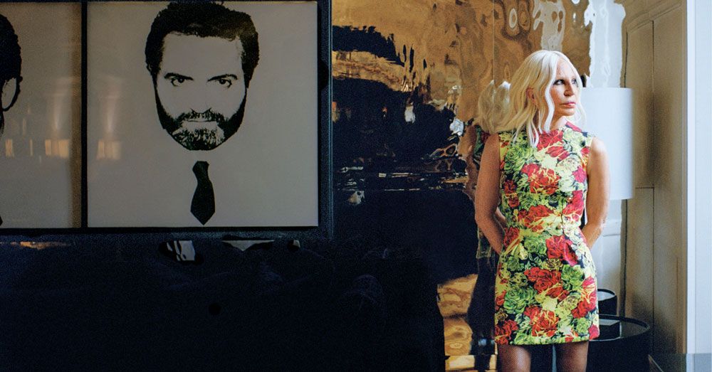 breedtegraad sympathie het internet Donatella Versace Shares the Inspiring Story Behind Her Collection of Andy  Warhol Portraits - Galerie